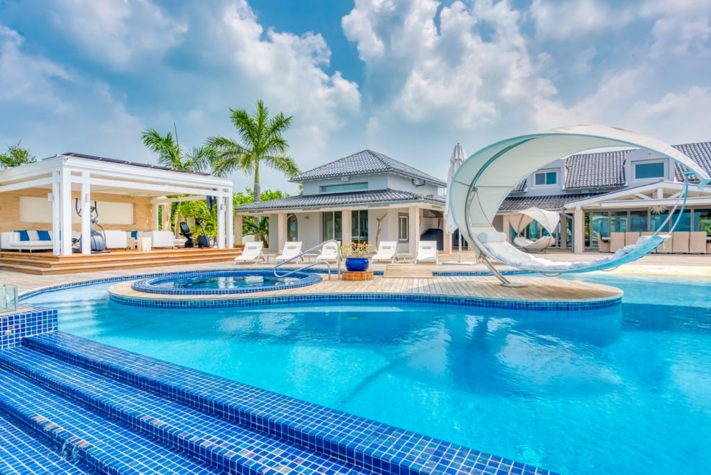 Villa C'est La Vie with private pool, Jacuzzi, and luxurious amenities.