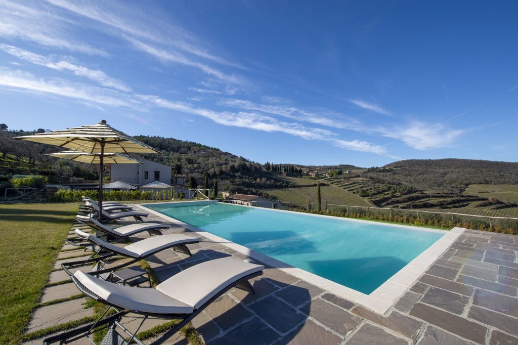Villa Il Tinaio with infinity pool and Tuscan landscape views.