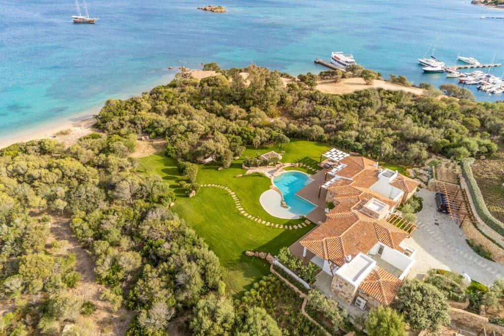 Villa Gemelli in Cannigione with private pool, beach access, and lush coastal gardens.