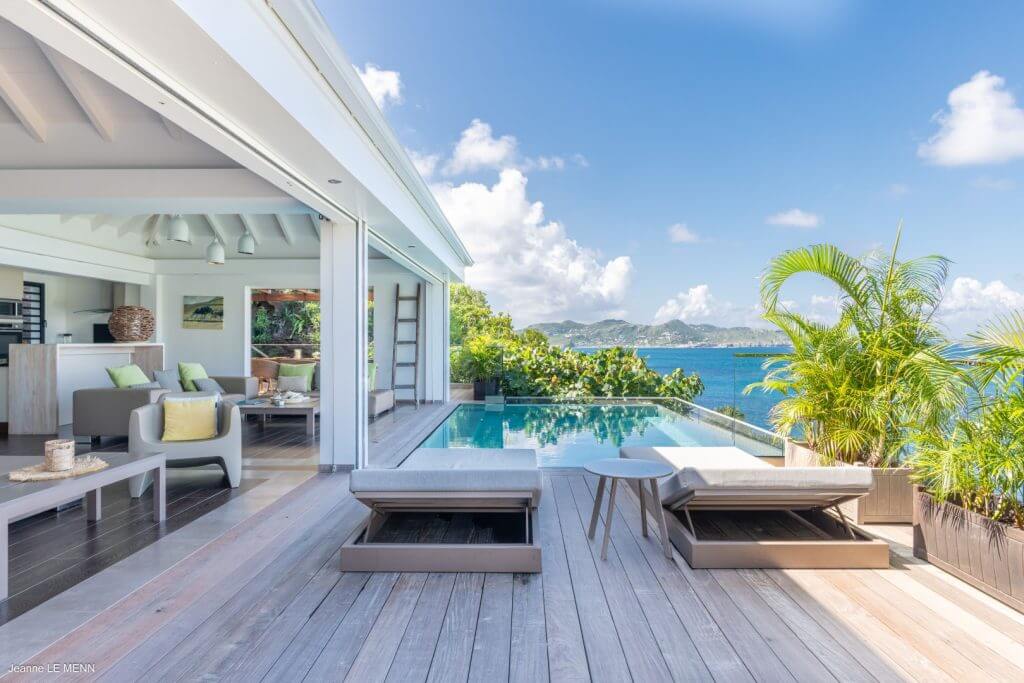 Villa Upside offers sea views, infinity pool, and modern design.

