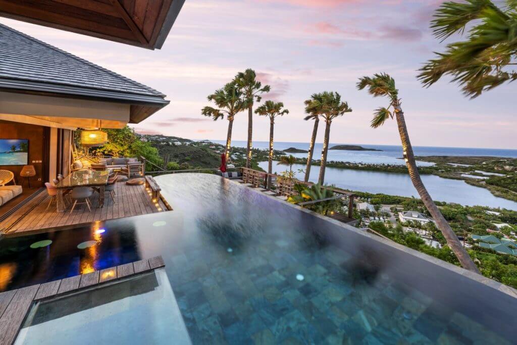Villa Casa Pablo’s infinity pool with ocean views