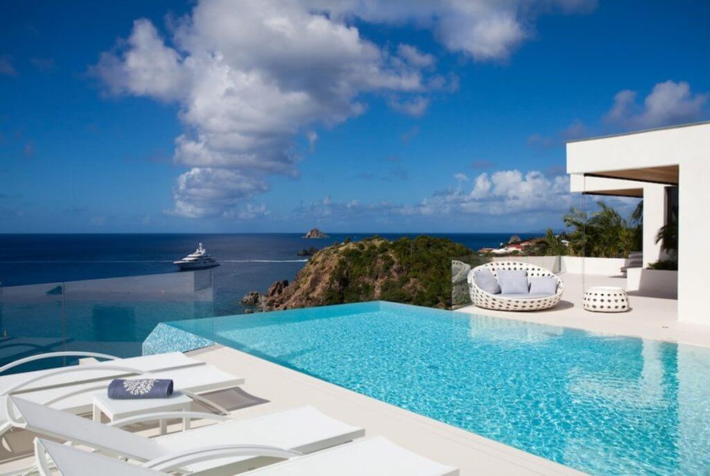 Villa Vitti’s infinity pool with sweeping ocean views