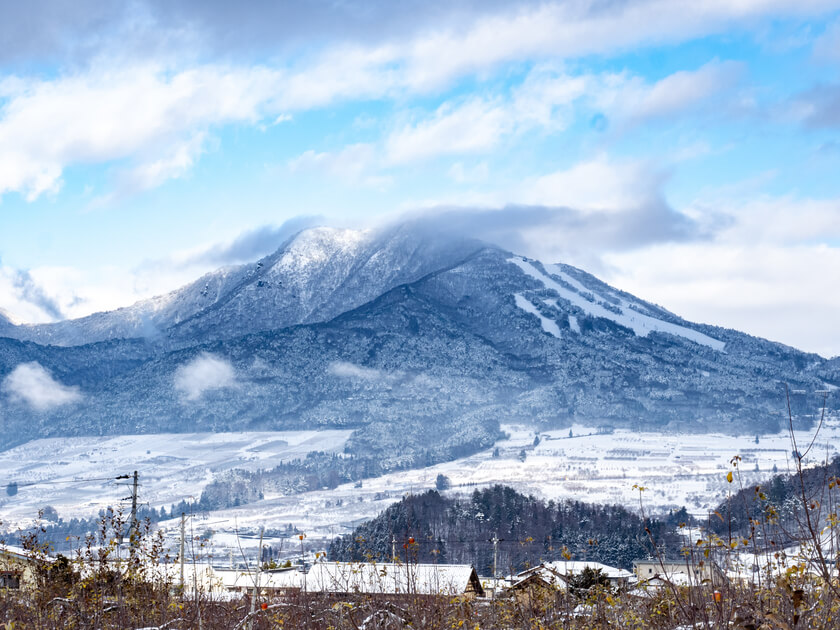 Ski slopes of Grand Hirafu, Hanazono, Annupuri, and Niseko Village near Isle Blue’s luxury villas in Japan.