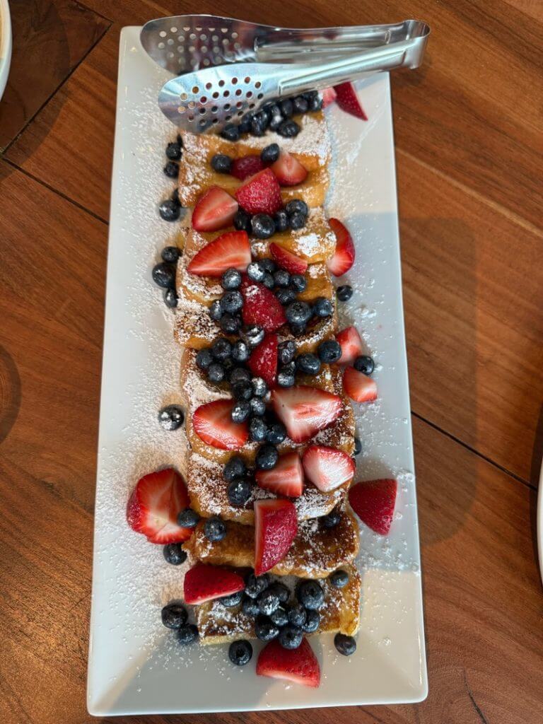 French toast with strawberries and blueberries