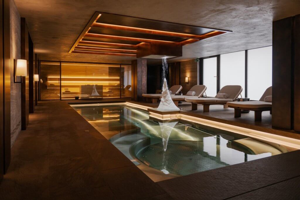 No. 14 Verbier chalet spa with heated pool, hammam, and loungers