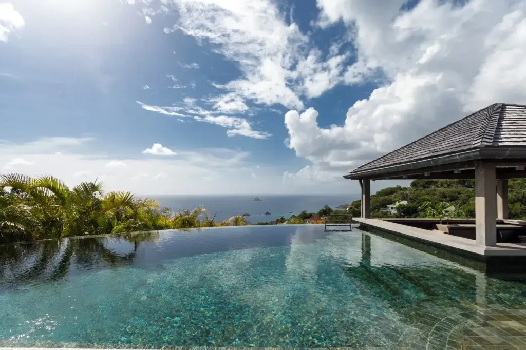 Infinity pool with ocean views at Villa Fleur de Cactus in St Barts