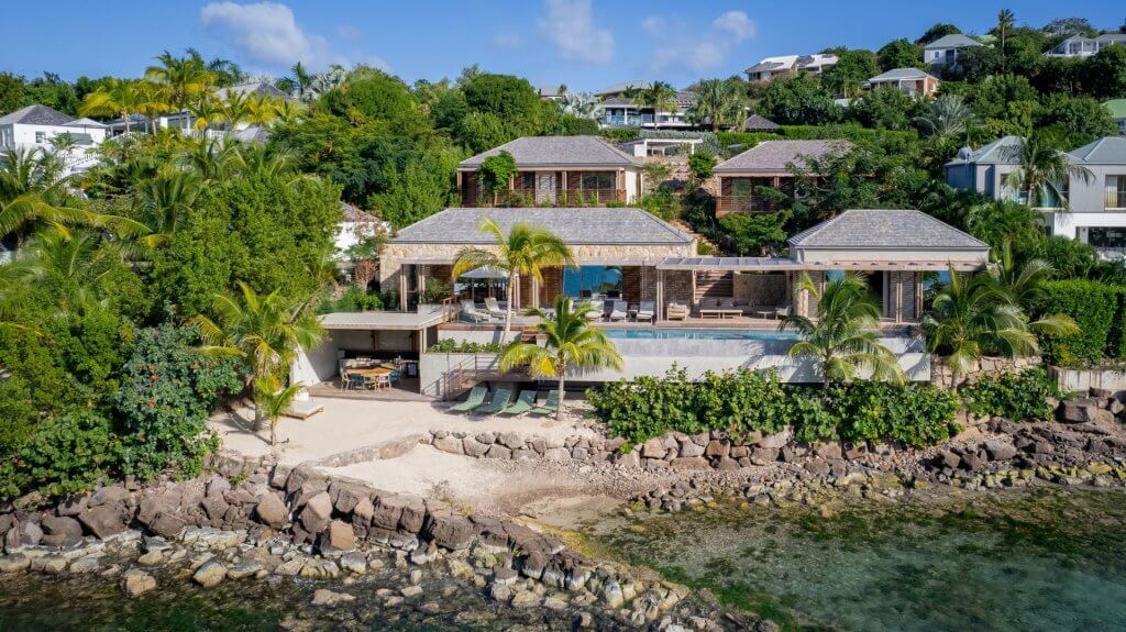 Waterfront Villa Linda with an infinity pool and beach in St Barts in November