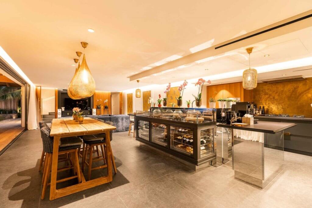 Larimar villa in St Barts with an open-plan kitchen, dining table, and wine display.
